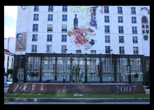 Monumento central, 2010. Ver imagen ampliada a través de Lightbox. Puede provocar un cambio de contexto.